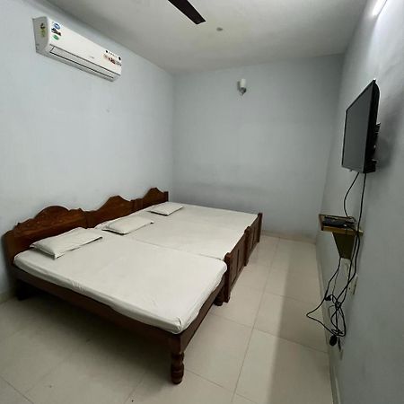 The Alp Hotel มทุราย ภายนอก รูปภาพ