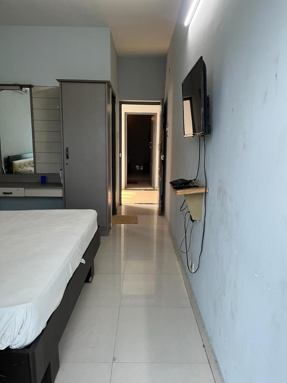 The Alp Hotel มทุราย ภายนอก รูปภาพ