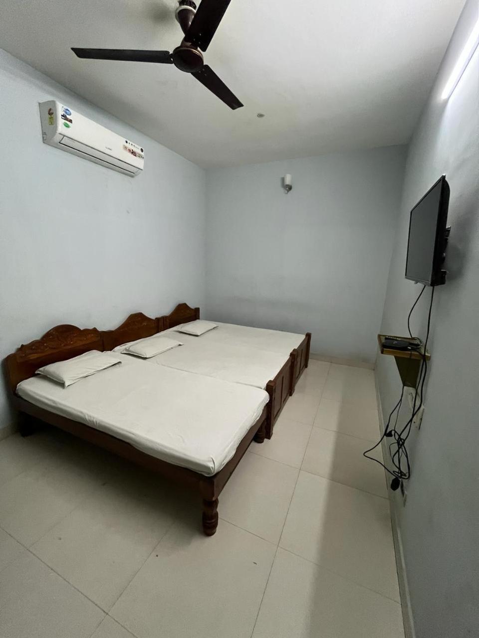 The Alp Hotel มทุราย ภายนอก รูปภาพ