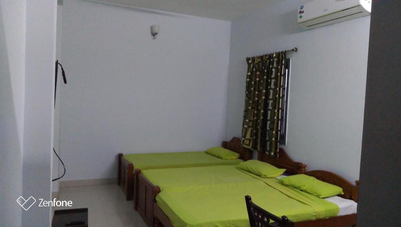 The Alp Hotel มทุราย ภายนอก รูปภาพ