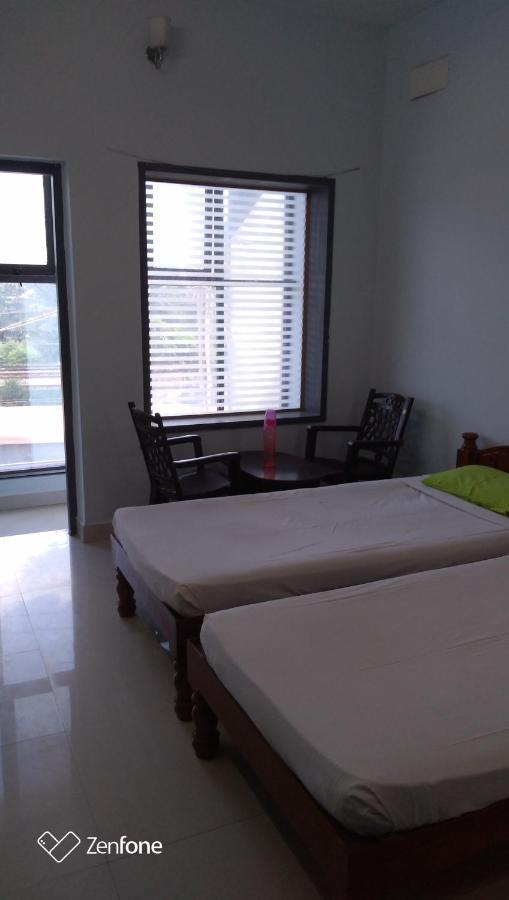 The Alp Hotel มทุราย ภายนอก รูปภาพ