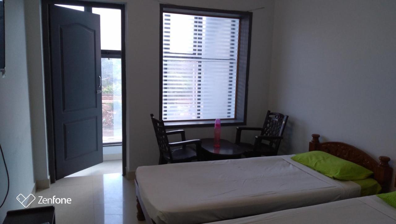 The Alp Hotel มทุราย ภายนอก รูปภาพ